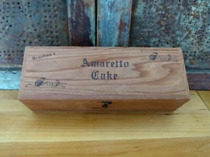 Scatola in legno per torte amaretto della nonna vintage con chiusura a gancio - Foto 1 di 7