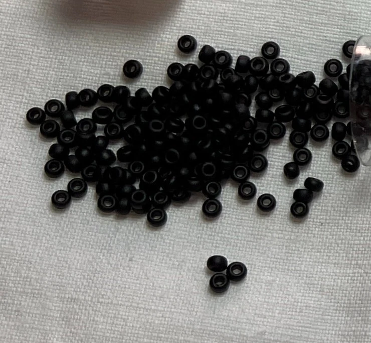 Cuentas de semillas 11/0 negro mate 30 g Delica Foto 1 de 1