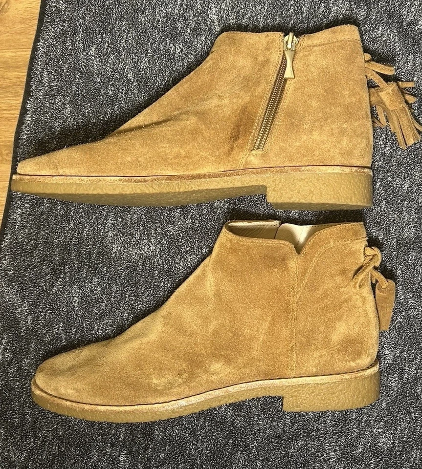 Botines Kate Spade gamuza borla, nuevos sin caja, talla 6. 1/2, color - tostado Foto 1 de 4
