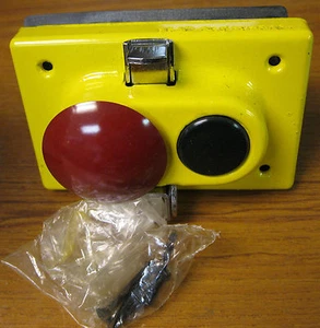 Rees 04932-632 Sicherheitsverriegelung Drucktastenschalter - Bild 1 von 2