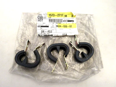 OEM 1996-2005 Chevy S10 GMC Sonoma Jimmy V6 Engine Oil Cooler Hose Clip 15732717 - Image 1 of 4