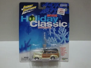 Johnny Lightning 1941 Chevy Deluxe Wagon Lt. Green Chrome Ornament 1:64 C7-208 - Picture 1 of 11
