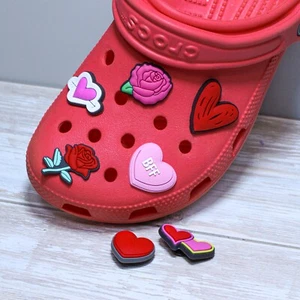 7 Stck. Rot Rosa Herz Rose BFF Valentinstag Schuh Charms Silikon - Bild 1 von 3