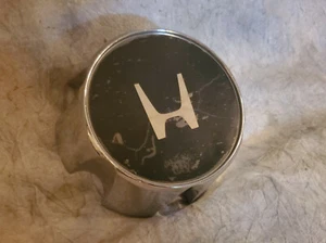 1 OEM Honda Passport Black and Chrome 6 LUG Wheel Center Caps 5 3/8 Inch Wide  - Bild 1 von 2