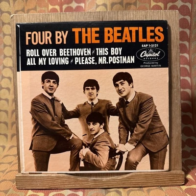Four By THE BEATLES e.p.~ 4 Song Capitol EAP 1-2121 1964 45 rpm & Pic Sleeve Foto 1 de 4