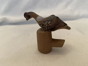 Vintage FATTO A MANO LEGNO INTAGLIATO UCCELLINO SU ALBERO firmato Perez arte popolare messicana - Foto 1 di 9