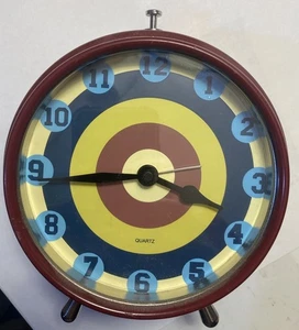 PARA REPUESTOS ** RELOJ DESPERTADOR OBJETIVO TIRO CUARZO, 4 1/4" DELANTERO, 5 1/2" ALTO, 5" ANCHO - Imagen 1 de 5