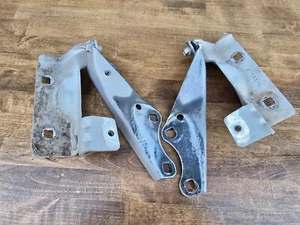 2003-2007 Cadillac CTS Driver & Passenger Hood Hinges - Foto 1 di 2
