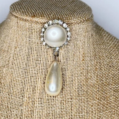 Винтажная подвесная брошь из искусственного жемчуга со стразами серебристого цвета для свадьбы - Изображение 1 из 4