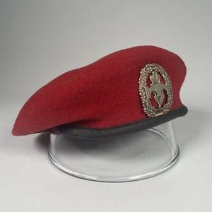 Vintage German Army Bundeswehr Corps of Engineers Combat Red Beret 57 Badge 2007 - Picture 1 of 19