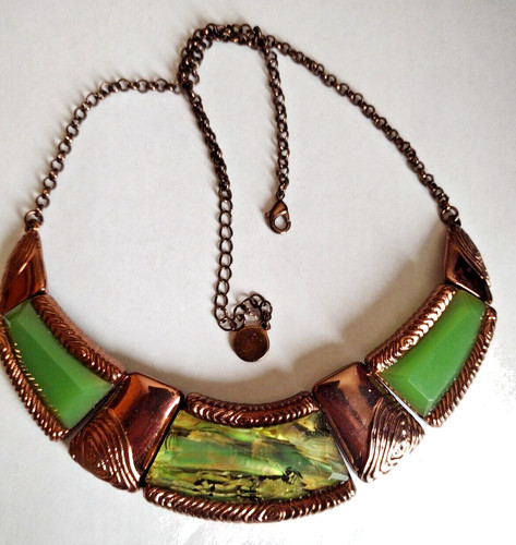 VETEMENTS Collana pannello Dana Buchman metallo tono bronzo resina verde firmata