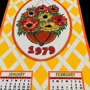Calendario da parete vintage 1979 in feltro paillettes floreale anni 70 Cottagecore nonna nonna - Foto 1 di 8