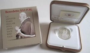 Vaticano 10 euros 2011 60 años de ordenación sacerdotal del Papa Benedicto XVI Plata - Imagen 1 de 3