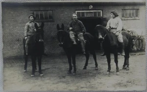 Ancienne carte postale photo - Cavaliers entre deux guerres - Mey - Picture 1 of 2