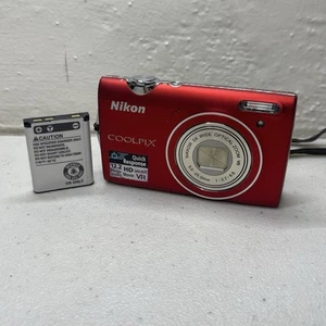 Nikon Coolpix S5100 rossa 12,2 megapixel fotocamera digitale compatta TESTATA con batteria eccellente - Foto 1 di 6