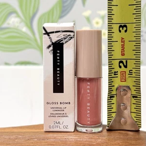 Fenty Beauty Gloss Bomb Iluminador Labial Universal 02 FUSSY FU$Y MINI 0.07oz 2ml - Imagen 1 de 5