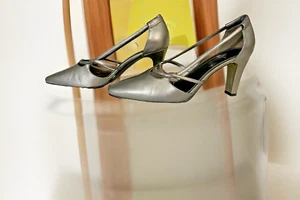 LIFE STRIDE Nicolette Pointed Toe Cone Hi-Heels Size 8.5M Pewter (Silver) 501L76 - Picture 1 of 13