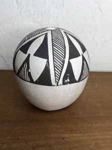 Vintage Acoma Pueblo Pottery Seed Pot New Mexico Rattle - Picture 1 of 9