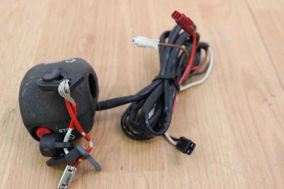 Interruptor de manillar izquierdo Yamaha Wave Runner XL 1200 LTD 1999 con cordón con Foto 1 de 4