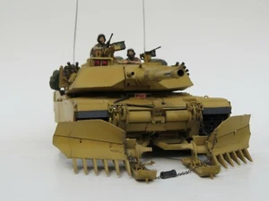 1/35 M1A1 Abrams US Army Trumpeter + crew - Photo 1 sur 12