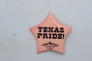 Texas Pride! Lone Star Steakhouse & Saloon Restaurant Orange Star Shape Pin - Bild 1 von 3