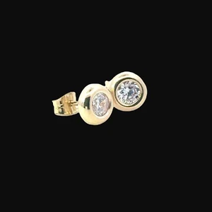 9ct Yellow Gold Cubic Zirconia Stud Earrings - Picture 1 of 15