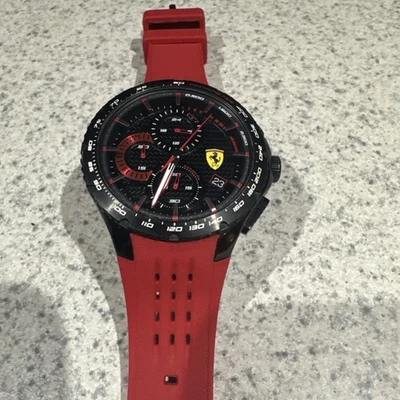 Reloj Hombre Cronógrafo Pista Rojo Correa Silicona 44mm Ferrari SCUDERIA FERRARI Foto 1 de 4