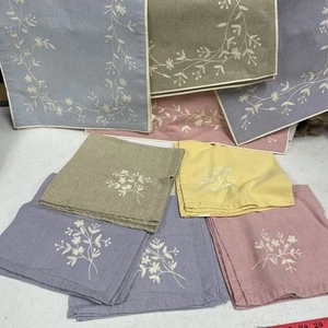 Pottery Barn Floral Embroidered 7 Placemats And 5 Napkins Cotton - Picture 1 of 7