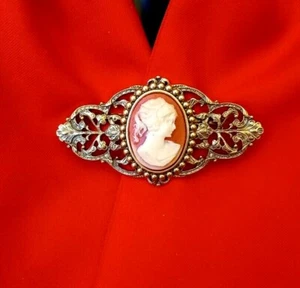 Vintage 1970/80s Bar BROOCH Carnelian Shell CAMEO ELaborate Frame Gold Tone. - Picture 1 of 12