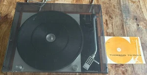THORENS TD 150 MK2 TURNTABLE + MANUAL / SEEMS TO FUNCTION /LID IS SCRATCHED - Picture 1 of 12