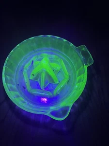CRISS CROSS" URANIUM ORANGE JUICE REAMER Halloween - Picture 1 of 3