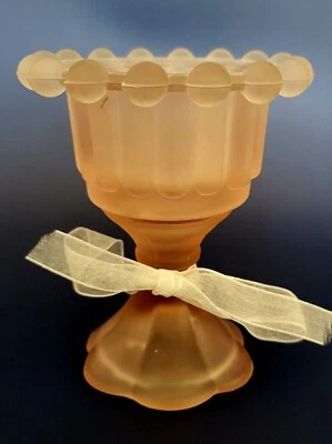 Candelabro cáliz de vidrio rosa esmerilado opaco borde con cuentas de aproximadamente 5" de alto Foto 1 de 2