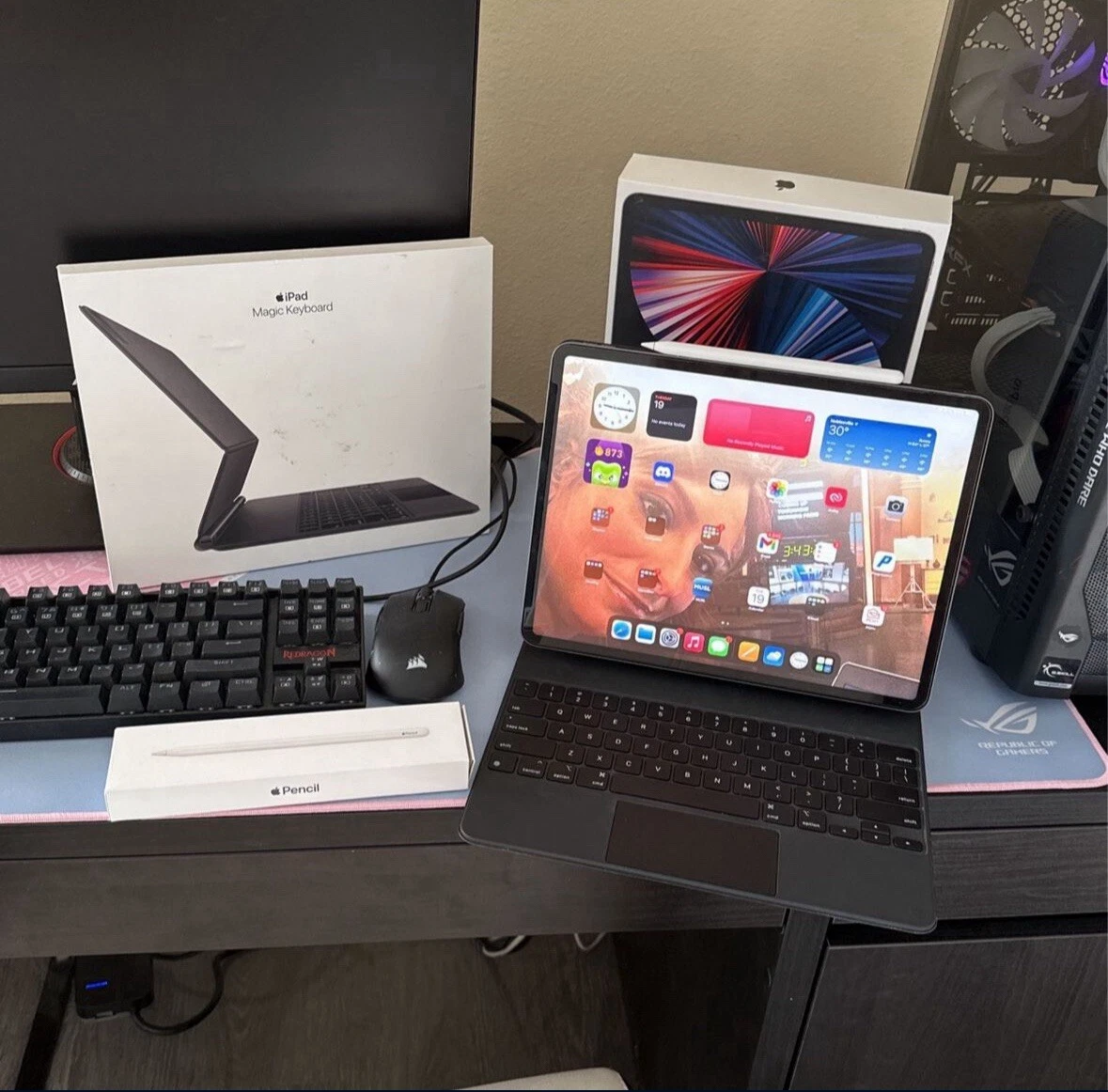 Apple iPad Pro 12.9” M1 w/ Magic Keyboard & Apple Pencil