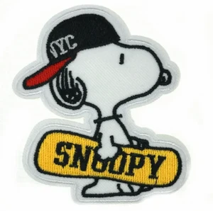 SNOOPY - NYC - SNOWBOARD - PEANUTS - Embroidered Iron On Patch - Picture 1 of 2