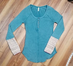 Free People In The Mix Cuff Thermal Knit Blue Long Sleeve Boho Top Size Medium - Picture 1 of 8