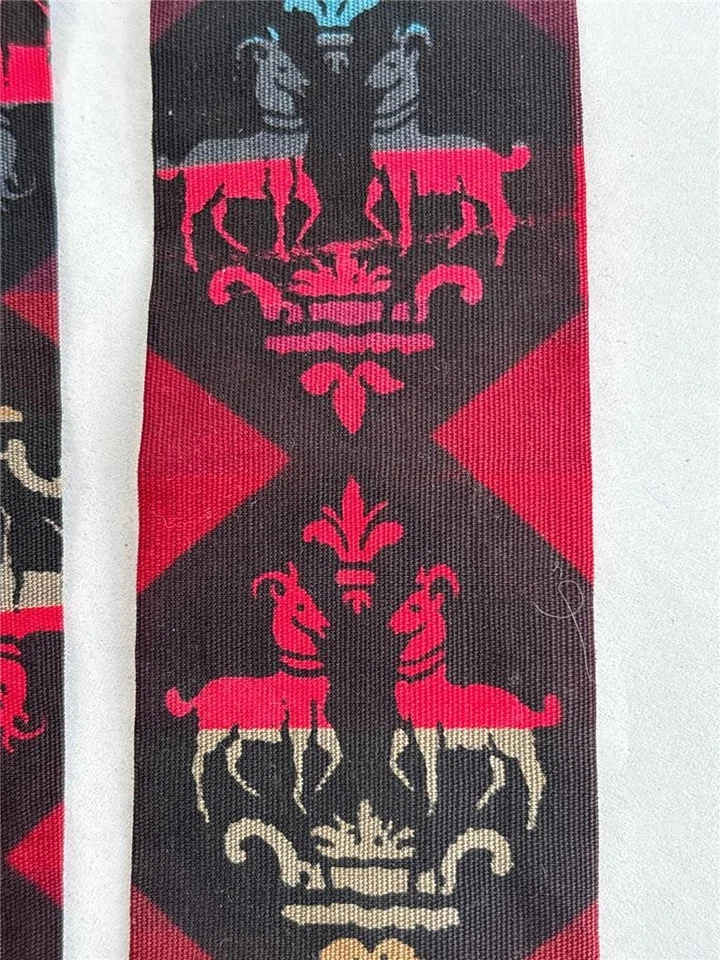 Corbata de cuello de extremo cuadrado ajustada de gallo vintage Foto 1 de 3