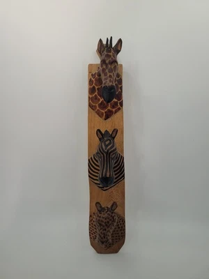 Colgante de pared de madera hecho a mano - jirafa, cebra y guepardo Foto 1 de 4