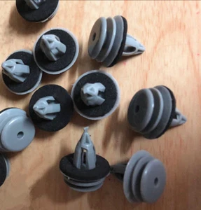 100x Door Trim Panel Clips Gray With Sealer For BMW E92 E91 M3 M5 M6 X1 X3 X5 X6 - Foto 1 di 3