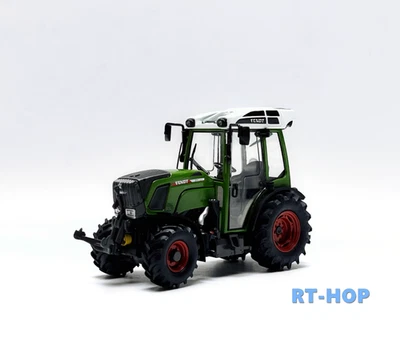 Schuco 1/32 FENDT 211 V Vario Alloy tractor model - Image 1 of 4