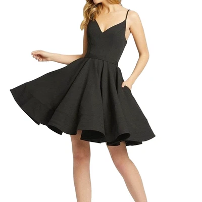 NUEVO Mini Vestido de Cóctel Ieena for Mac Duggal Cuello en V Sin Mangas Ajuste y Acampanado Negro Foto 1 de 4