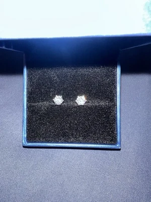 Tamaño de moissanita: par de aretes de 5,00 mm - Certificado por GRA Foto 1 de 4