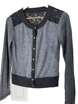 Suéter PRINCESS Vera Wang pequeno y2k botão para cima corações renda caprichoso fada - Imagem 1 de 4