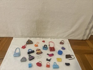 Lot mixte de sacs à main assortis pour poupée de mode Barbie, vintage/moderne LIVRAISON GRATUITE - Photo 1/9