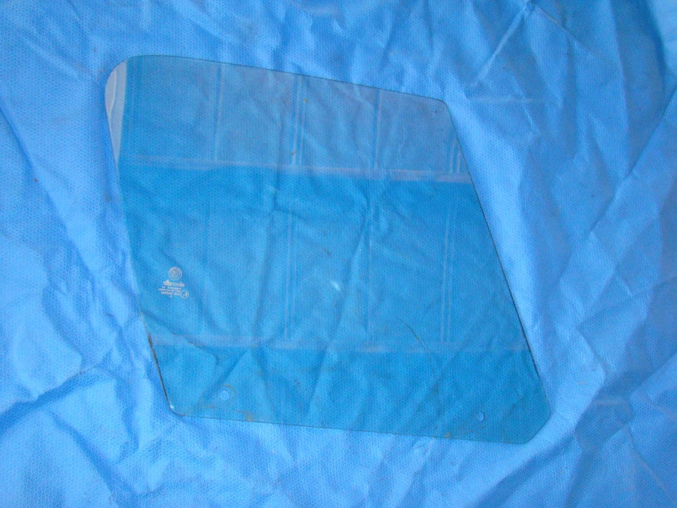 ALFA ROMEO SPIDER DOOR GLASS 91 92 93 94 OEM - Image 1 of 1