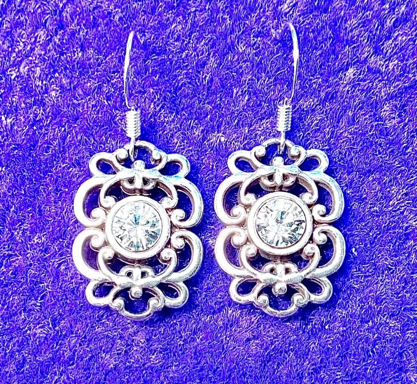 BRINCOS DE FIO DE PRATA CRISTAL SWAROVSKI TRANSPARENTE FLOR BRILHANTE BRIGHTON ROSELIE✨PERSONALIZADOS✨VTG - Imagem 1 de 4