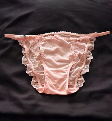 Bragas de bikini M Victoria's Secret VS Mini Tanga de encaje con ribete súper suaves Foto 1 de 4