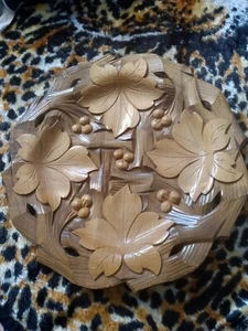 Artisan 1950's Hand Carved Maple Leaves Retro Hanging Wooden Wall Plaque/ Plate - Picture 1 of 6