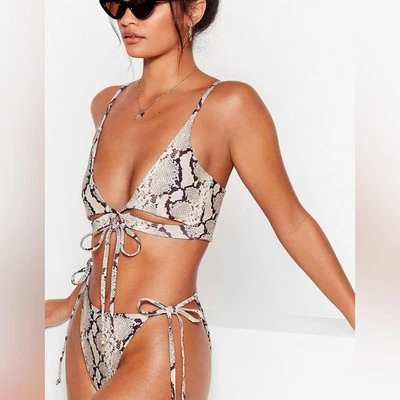 Nuevo con etiquetas Conjunto de Bikini Nasty Gal Moving Serpiente Corbata Pierna Alta Talla 2 Playa Sexy Foto 1 de 4