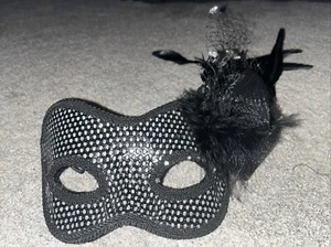 Masquerade Mask for Women | Elegant Swan Masquerade Mask BLACK - Picture 1 of 3