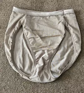 VANITY FAIR Women's Nylon Spandex Bikini Briefs Panties Size 5/40 Dark Beige - Picture 1 of 5